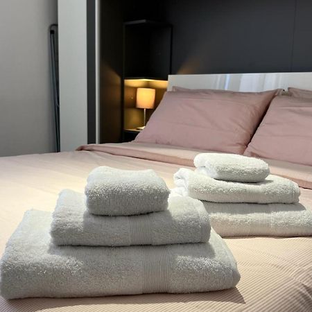 Rafael Milano - 10 Min From Linate Airport, Centrale Fs, Ospedale San Raffaele Appartement Buitenkant foto