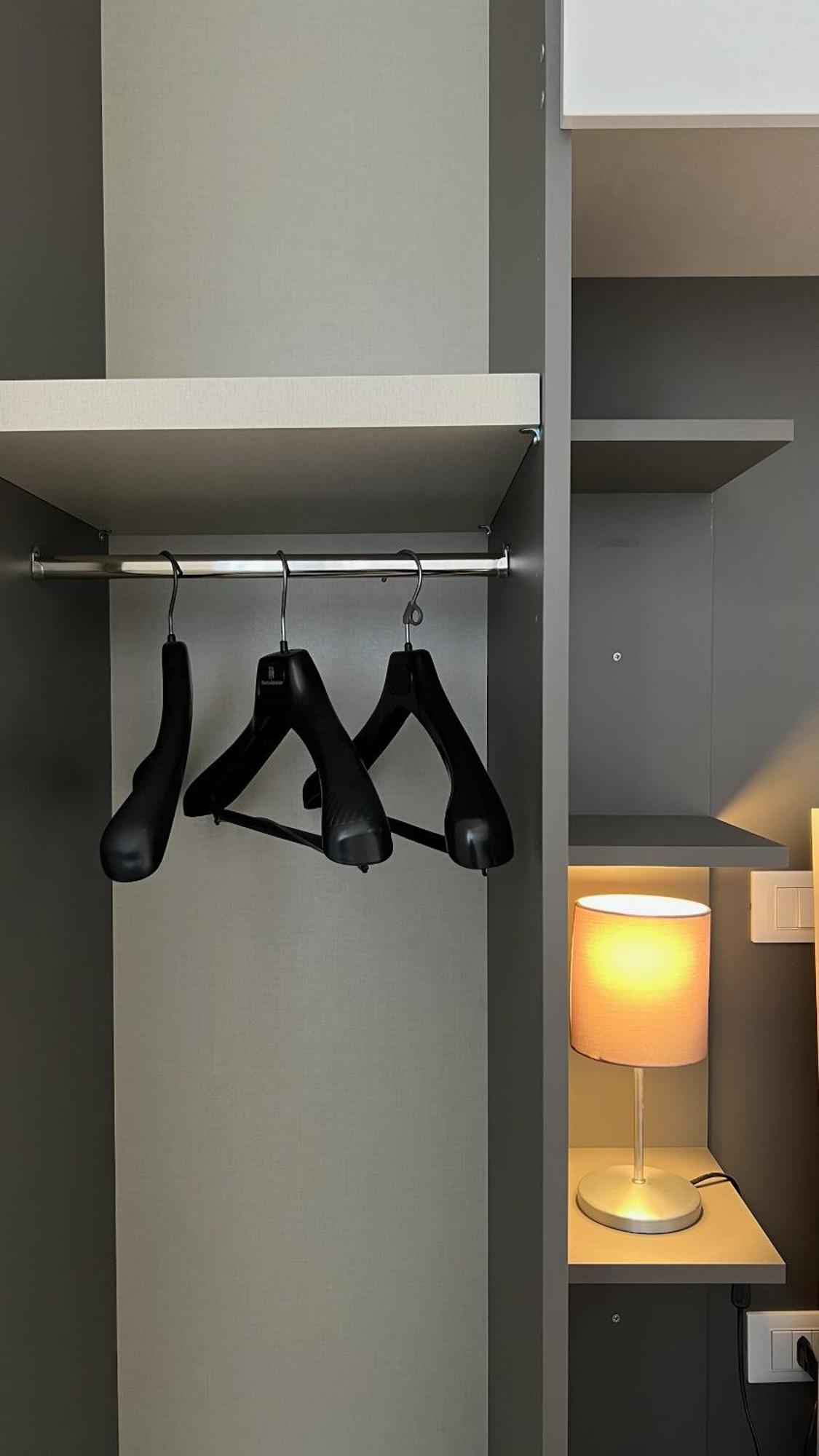 Rafael Milano - 10 Min From Linate Airport, Centrale Fs, Ospedale San Raffaele Appartement Buitenkant foto