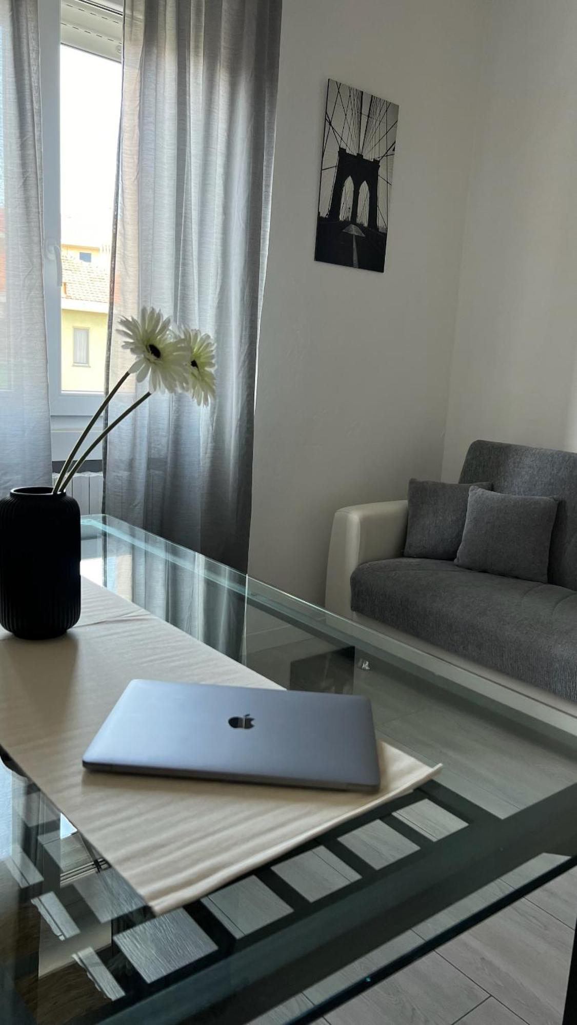 Rafael Milano - 10 Min From Linate Airport, Centrale Fs, Ospedale San Raffaele Appartement Buitenkant foto