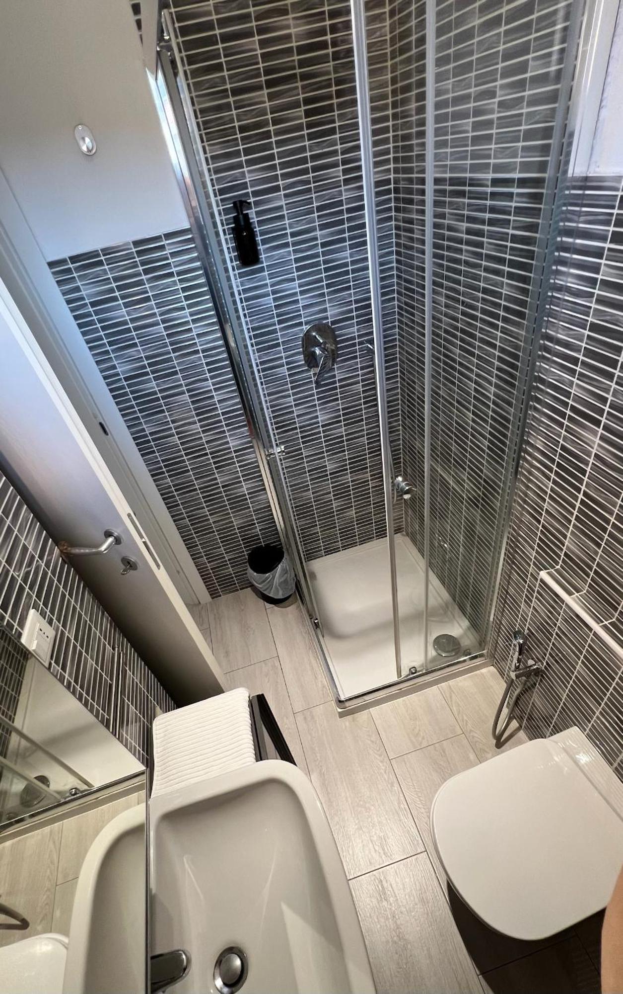 Rafael Milano - 10 Min From Linate Airport, Centrale Fs, Ospedale San Raffaele Appartement Buitenkant foto
